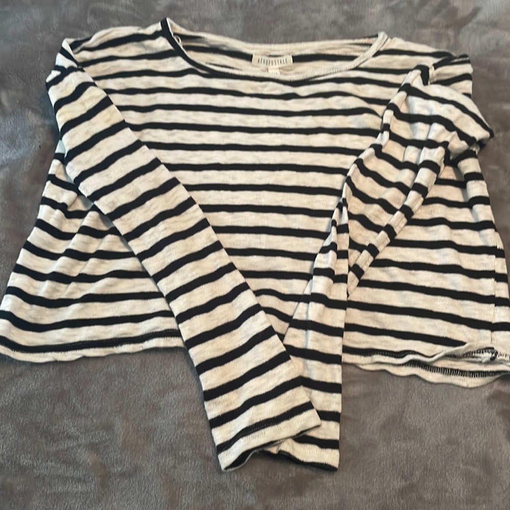Aeropostale cropped sweater size small
